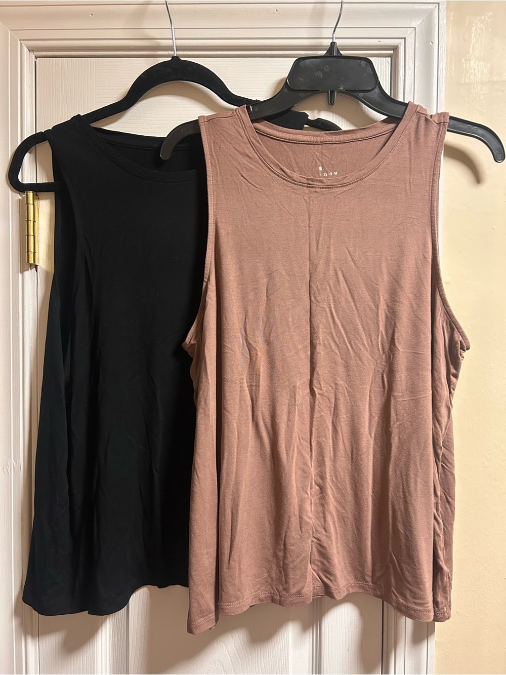 2-For-1: A New Day Sleeveless Scoop Neck Tank Tops - Black & Mauve - L